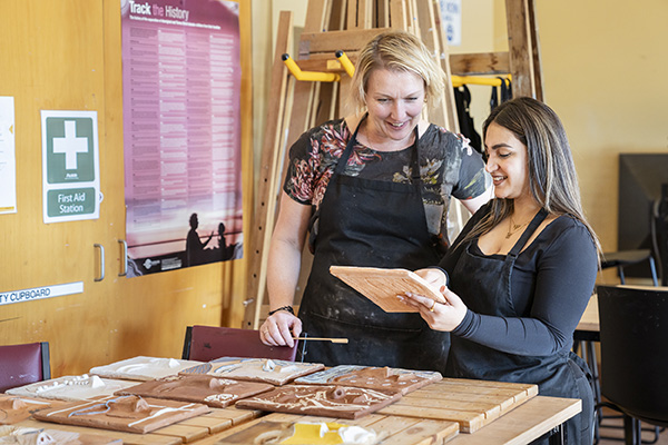 Ceramic artist Cinda Manins with Roda Alako